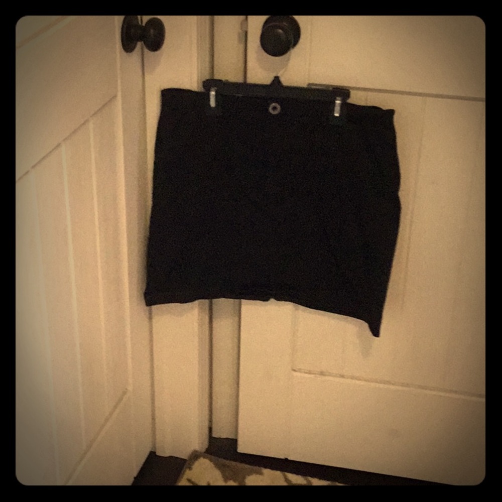 Black Skort